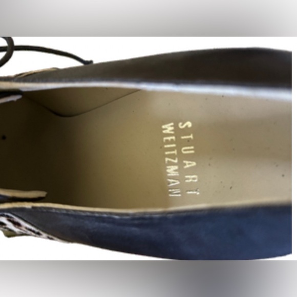 Stylish leather size 8.5 booties made in Spain.
(3) - Picture 2 of 3